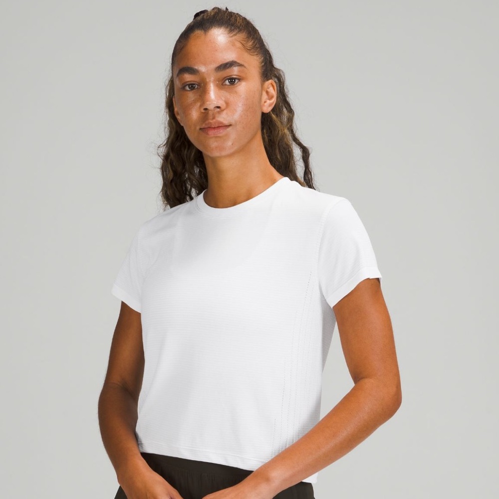 Lululemon Tee Shirt w/ Circle Back Cutout